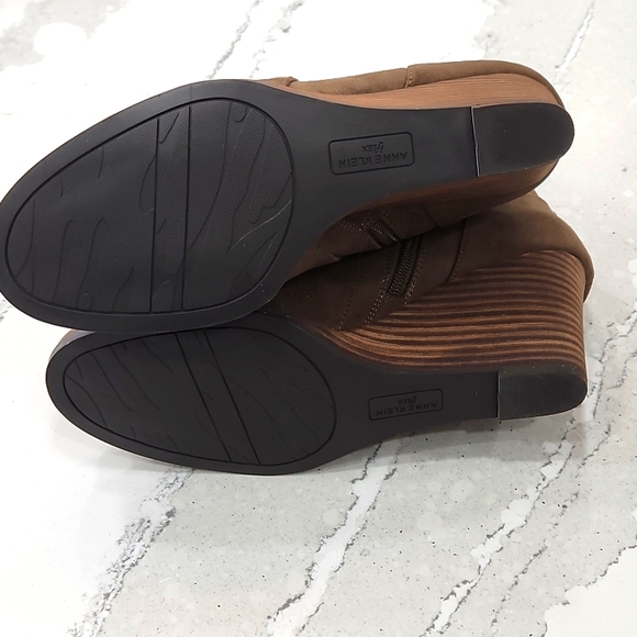 Anne Klein Retro Vibes | Vegan Suede Wedge Booties | Size 10.5 - Picture 12 of 15